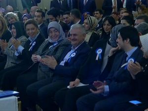 Otizmli Genç Kız Başbakan Yıldırım’dan Büyük Alkış Aldı