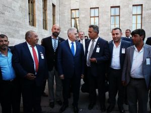 Romanlar ’Erken Yaşta Evlilik Düzenlemesi’ İçin Bastırıyor