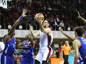 Anadolu Efes Gaziantep’ten Mutlu Dönüyor