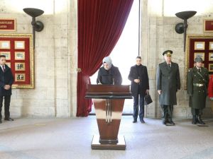 Bakan Kaya Anıtkabir Özel Defterini İmzaladı