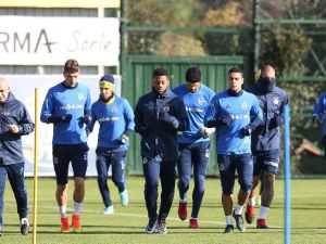 Fenerbahçe’de Feyenoord Mesaisi Başladı