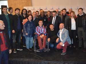 Bordo Mavili Efsane Futbolcuların Buluşmasında Duygusal Anlar Yaşandı