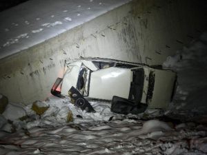 Otomobiliyle 20 Metreden Uçuruma Düştü, Ekipler Her Yerde Sürücüyü Aradı