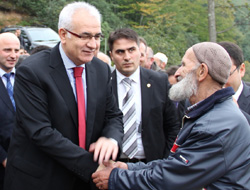 Vali Çakır'dan Köy Halkına Sürpriz