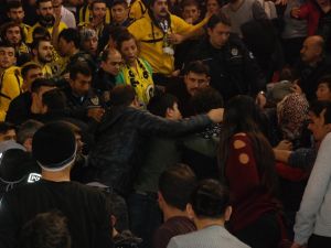 Fenerbahçe Maçında Taraftarlar Arasında Gerginlik