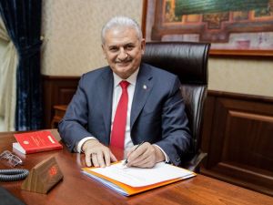 Yıldırım’ın Teklifi İmzalarken Fotoğrafı Paylaşıldı