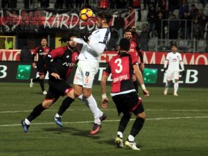 İlk Yarıda Golsüz Beraberlik