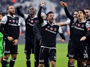 Kartal Zirveye Ortak Oldu