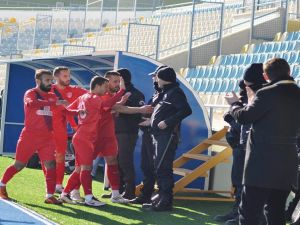 Golden Sonra Polislere Koştular
