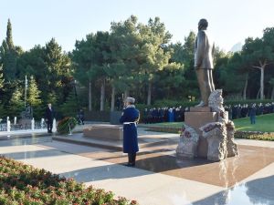 Haydar Aliyev Kabri Başında Anıldı