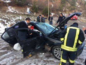 Yoldan Çıkan Otomobil Tarlaya Uçtu