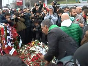 Bursasporlu Taraftarlar Saldırının Gerçekleştiği Alanda Dua Etti