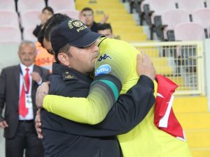 Yeşil Sahada Duygu Dolu Anlar