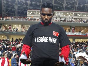 Eto’o’dan Terör Kurbanlarına Dua