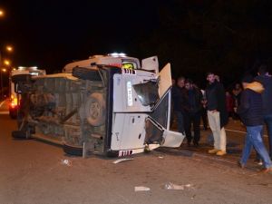 İki Minibüs Çarpıştı: 11 Yaralı