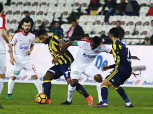 İlk Yarıdan "Gol" Sesi Çıkmadı
