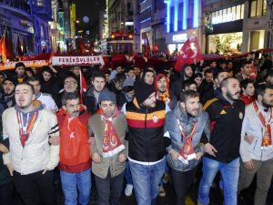 Taraftarlar Teröre Karşı Tek Yürek Oldu