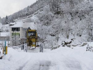 Trabzon’da 80 Mahalle Yolu Kar Nedeniyle Ulaşıma Kapalı