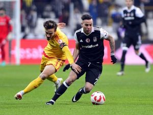 İlk 15 Dakika Sessiz Geçti