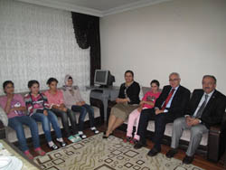 Vali ve Eşinden Çocuk Evindeki Çocuklara Anne Baba Şefkati!