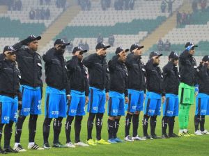 Bursaspor Sahaya Çevik Kuvvet Montlarıyla Çıktı
