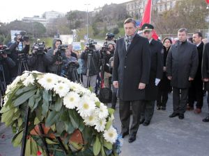 Slovenya Cumhurbaşkanı Pahor’dan Şehitler Tepesi’ne Ziyaret