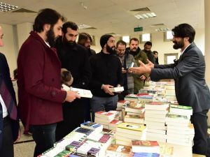 ‘Diriliş Ertuğrul’ Ekibi Kitap Şenliğinde