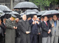 Rize Ata'sını Yağmur Altında Andı