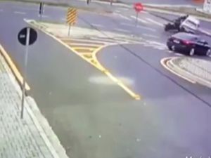 Motosiklet, Otomobile Böyle Çarptı