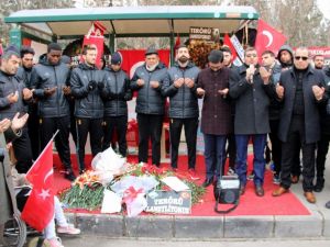 Kayserisporlu Futbolcular Saldırının Gerçekleştiği Yerde Dua Etti