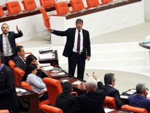 Meclis Genel Kurulunda Mhp-chp Gerginliği