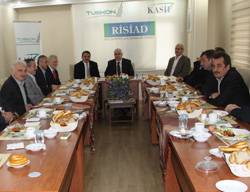 Rize Valisi Çakır, RİSİAD'ın toplantısına katıldı