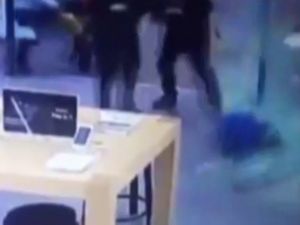 Kapıyı Açmak İsteyen Çocuk Canından Oluyordu
