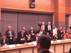 Anayasa Komisyonunda Tartışma
