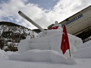 15 Temmuz’u Kardan Heykellerle Anlattı