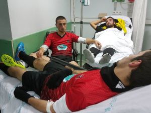 Maçta Kavga: 4 Futbolcu Yaralandı
