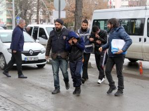 Yaşından Çok Sabıkası Var