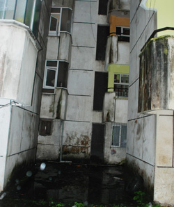 Cam Silerken 2.Kattan Düştü