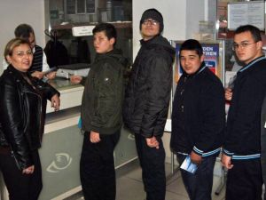Özel Öğrencilerden Asker Ve Polise Moral Desteği