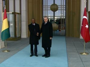 Erdoğan Gineli Mevkidaşını Resmi Törenle Karşıladı