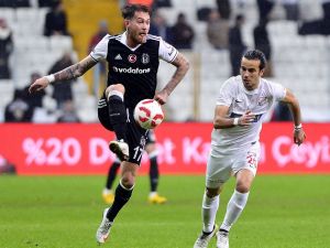 Beşiktaş İlk Yarıyı Önde Kapattı