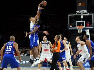 Anadolu Efes İspanyol Devine Yenildi