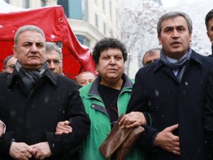 Chp’li Vekillerden Anayasa Değişiklik Teklifine Protesto