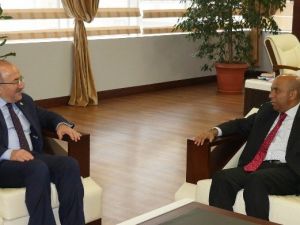 Başkan Gümrükçüoğlu, Sri Lanka’nın Ankara Büyükelçisi Amza’yı Makamında Kabul Etti
