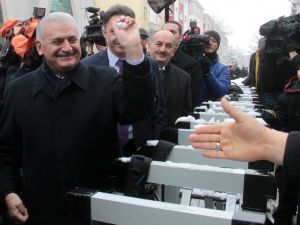 Yıldırım Küçük Kızla Kartopu Oynadı