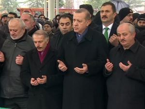 Cumhurbaşkanı Erdoğan Fatih Camii’nde Cenazeye Katıldı