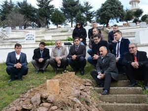 Görevinin İlk Gününde Eski Başkanın Mezarını Ziyaret Etti