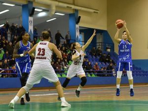 Bornova Becker Spor Deplasmandan Eli Dolu Döndü