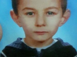 Evinde Ölü Bulunan Küçük Çocuk Son Yolculuğuna Uğurlandı.