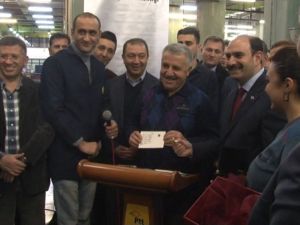 Bakan Arslan Sınırdaki Bir Askere Tebrik Kartı Gönderdi